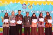  - PEMBAGIAN RAPOT